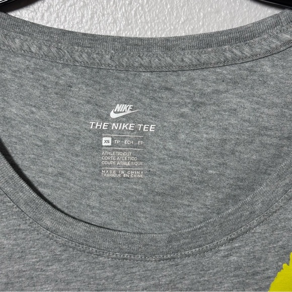 The Nike Tee Women Gray Shirt Active Nike Size XS. - Picture 3 of 7